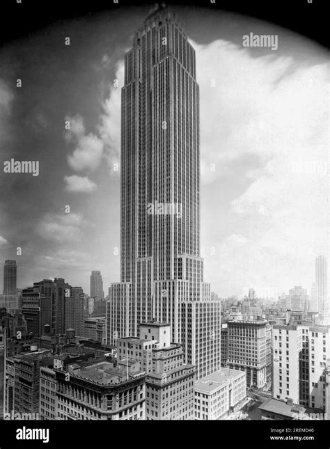 Empire state building 1930s Black and White Stock Photos & Images - Alamy