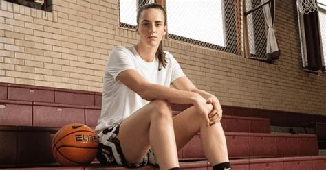 Who Is Caitlin Clark Iowa Hawkeyes Player Shoots Stunning 3 Pointers