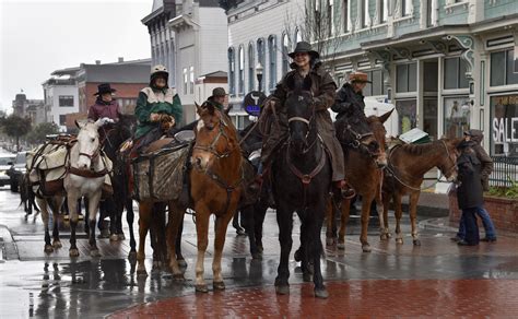 FOTOS YEE HAW Caravana De Alimentos Enlatados De Vaqueros Regresa A