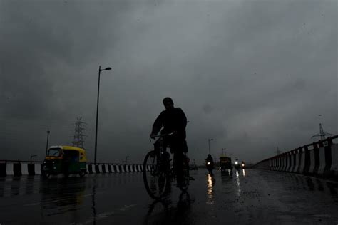 TOI Delhi On Twitter Delhi Rain Lashes Parts Of National Capital