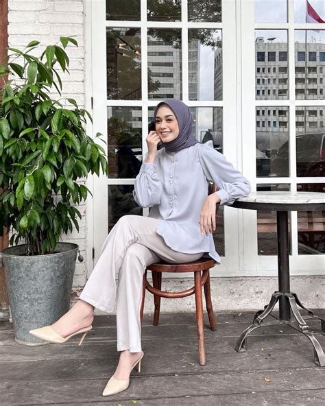 7 Mix And Match Outfit Kemeja Untuk Kerja Ala Nazlia Rahma