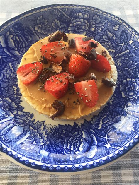 Colación tortita de arroz con crema de maní y frutas Tortitas de