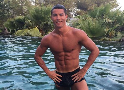 Cristiano Ronaldo Luce Sus Abdominales Sin Retocar As