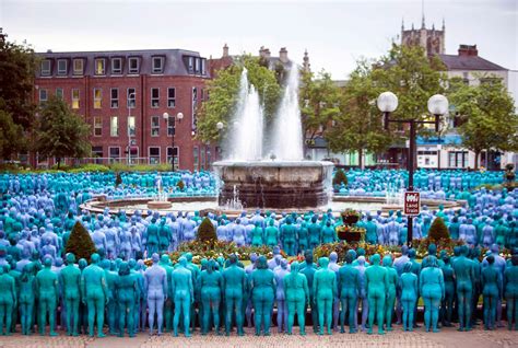 Tausende Nackte Posieren In Hull Spencer Tunick Fotografiert Wieder