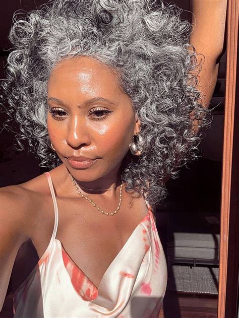 22 Women Who Prove It S Chic To Let Your Hair Go Grey Naturally Grey Hair Roots Natural Hair