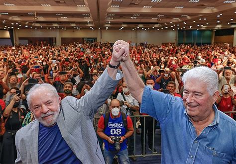 Na Presen A De Lula Requi O Se Filia Ao Pt Para Concorrer Pol Tica