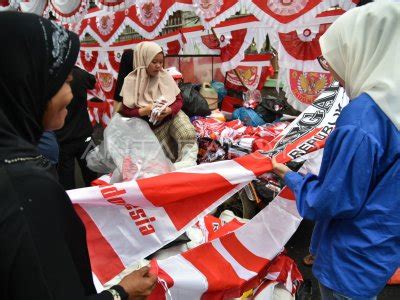 Penjualan Bendera Merah Putih Di Medan ANTARA Foto