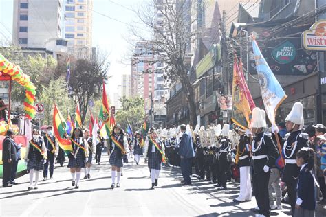 Con Patriotismo Respeto Y Amor Bolivianos Rinden Homenaje Al Pa S El