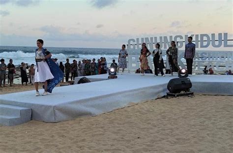 Gelar Fashion Show Di Pantai Sepanjang Pemkab Gunungkidul Kenalkan