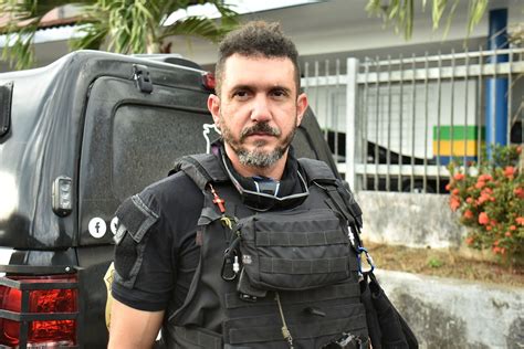 Pol Cia Cumpre Mandados De Pris O De Homem Envolvido Em Roubo