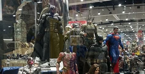 Liga da Justiça Colecionáveis da Hot Toys são exibidos na San Diego Comic Con