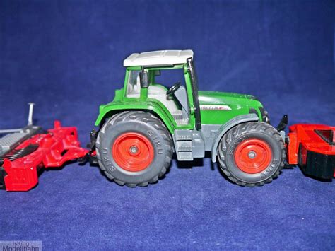 Siku Fendt Favorit 716 Vario + Zubehör 1:32