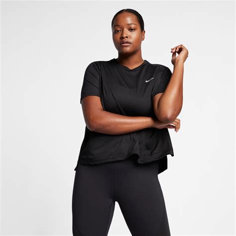 Plus Size Camiseta Nike Miler Feminina Nike