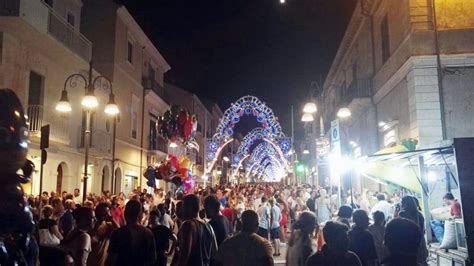 San Basso E La Tradizionale Processione A Mare Molise Coast