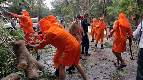 疫情肆虐的印度又遭风暴袭击：33人死亡，2艘船倾覆凤凰网