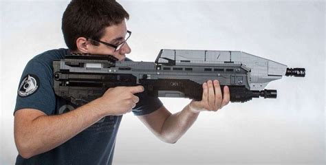 Life Size Halo 5 Gun Made With 3250 Lego Bricks Gamespot