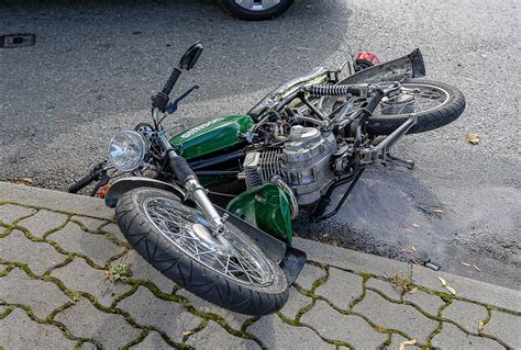 Schwerer Moped Unfall In Rodewisch Rettungshubschrauber Im Einsatz