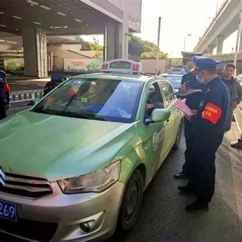 擦亮城市“流动名片” 他们在行动~出租汽车