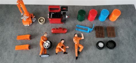 LOT 1 43 D ACCESSOIRES Et Figurines Pour Diorama Garage 1 43 EUR 29 38