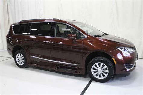 Used 2018 Chrysler Pacifica Wheelchair Van For Sale | #400667 | Rollx Vans