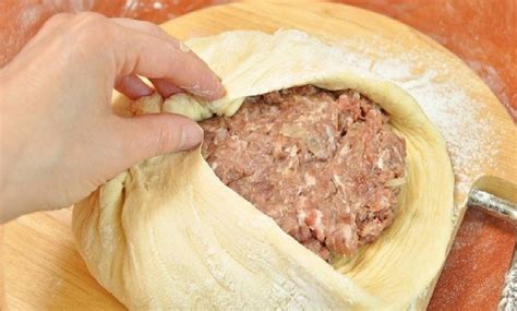 Рецепта с готово тесто и половинка кайма изненада много приятно цялото ...