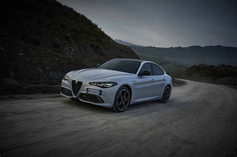 Alfa Romeo Giulia E Stelvio Arriva Il Restyling Con Fari A Led E