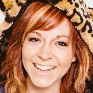 Lindsey Stirling - Age, Family, Bio | Famous Birthdays