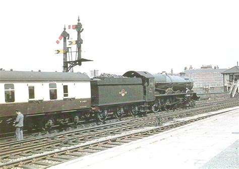 Leamington Spa Br Locomotives Ex Gwr 4 6 0 King Class No 6009 King Charles Ii Approaches