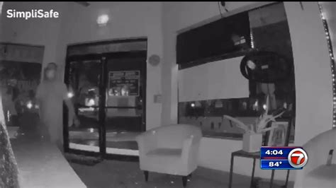 Video Crook Smashes Rock Through Sw Miami Dade Dry Cleaners Door