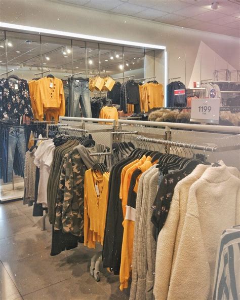 H&M магазин вещи мода одежда жёлтые вещи | Магазины одежды, Одежда ...