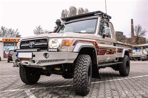 16 Toyota Land Cruiser HZJ 79 RAYO Off Road Centrum