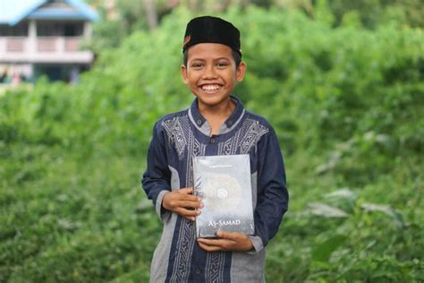 Wiz Distribusikan Mushaf Al Quran Ke Rq Ar Rahman Bantaeng Wahdah