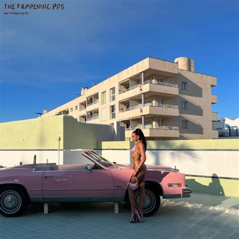 Dua Lipa Looks Hot In Versace Bikini 10 Photos The Fappening