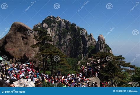 Huangshan mountain scenery editorial photo. Image of mountains - 30862231