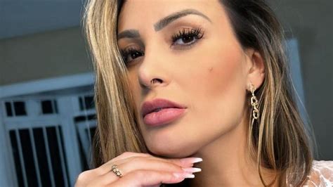 Andressa Urach Mostra Nova Tatuagem Na Perna