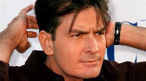 Charlie Sheen fue agredido por su vecina intentó estrangularlo en su