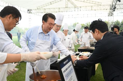 기자들과 김치찌개 약속지킨 尹대통령용산서 출입기자단 만찬 영남일보 사람과 지역의 가치를 생각합니다