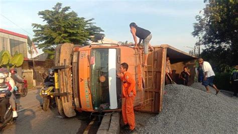 Kecelakaan Truk Tambang Kembali Terjadi Di Bogor Akses Jalan Raya