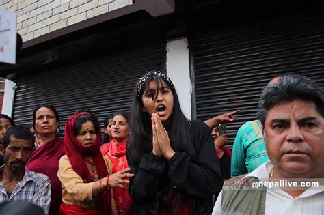 गर्ल्स होस्टलमा युवती मृत्यु घटना केएमसी स्कुलमा प्रदर्शन तस्बिरहरु