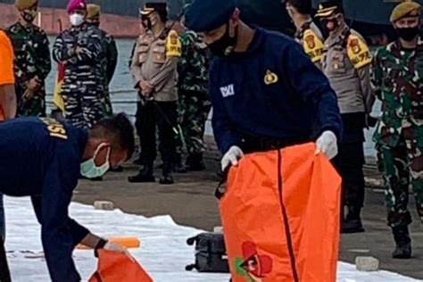 Satu Korban Tragedi Sriwijaya Air Sj Teridentifikasi Bernama Okky