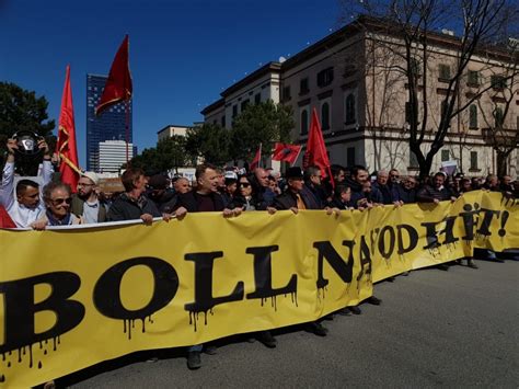 Boll na vodhët nis protesta e dytë masive në Tiranë Lapsi al