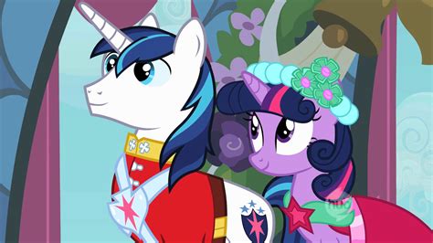 Image Twilight And Shining Armor S2e26png My Little Pony Friendship