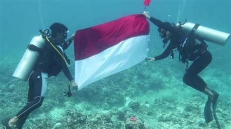 Kibarkan Bendera Merah Putih Dibawah Laut Tni Al Catatkan Rekor Muri