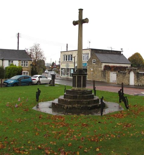 Stonehouse War Memorial © Jaggery Geograph Britain And Ireland