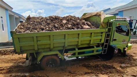 Truk Jomplang Mobil Truk Hino Dutro 300 X Power Pengangkut Batu