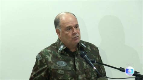 Ex comandante do Exército presta depoimento à PF na investigação sobre