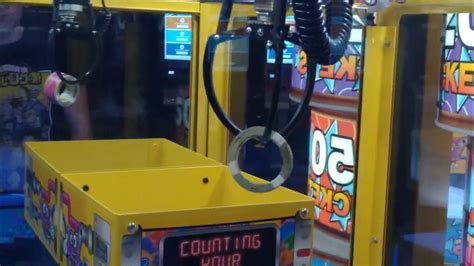 Big Ticket Win On A Ticket Claw Machine At Dave And Busters Youtube