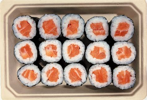 Maki Fresh Salmon 15 Pieces Sushi Gallery