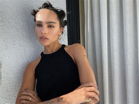 Zoe Kravitz Με mixie κούρεμα και ανδρόγυνο look είναι αγνώριστη