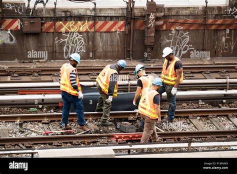 Railroad Workers Hi Res Stock Photography And Images Alamy